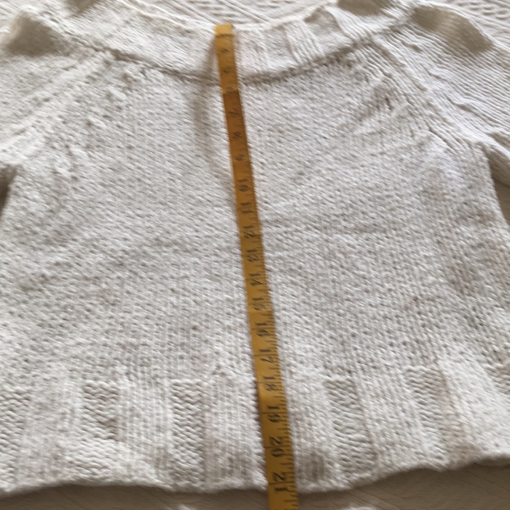 White Pullover - image 4